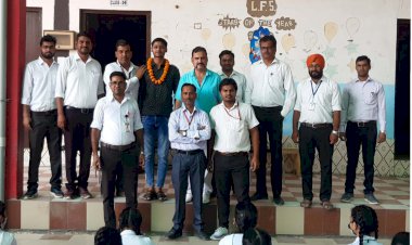IITJEE एडवांस में चयन होने पर विद्यालय परिवार ने किया छात्र हिमांशु का स्वागत