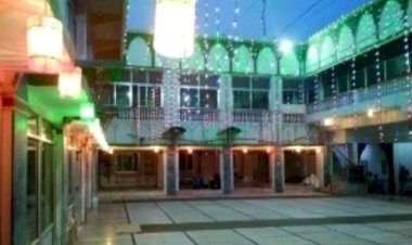 रसूल की आमद के लिए रोशनी से सजी शहर की सबसे बड़ी मस्जिद