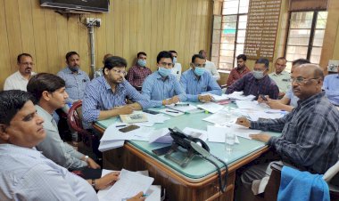 प्रशासन गांवों के संग अभियान की प्रगति को लेकर समीक्षा बैठक आयोजित