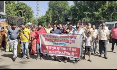 भीलवाड़ा के राधे नगर पुर रोड के बाशिंदों ने मूलभूत समस्याओं से ग्रसित होकर कलेक्ट्रेट व युआईटी पर प्रदर्शन कर सौंपा ज्ञापन
