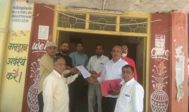 विश्व हिंदू परिषद व बजरंग ने राष्ट्रपति के नाम उपखंड अधिकारी को सौंपा ज्ञापन