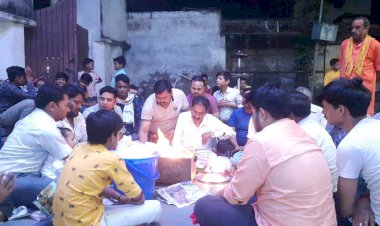 सदियों से चल रही परंपरा के अनुसार स्वर्णकार समाज ने निकाली झंडी की पूजा अर्चना