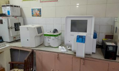 अस्पताल मे दोनों सीबीसी मशीनें खराब और डेंगू जांच की सुविधा उपलब्ध ना होने के चलते निजी लैब संचालकों की हो रही है पो-बारह