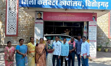 भारत तिब्बत संवाद मंच के पदाधिकारियों ने राष्ट्रपति प्रधानमंत्री के नाम कलेक्टर को सौंपा ज्ञापन