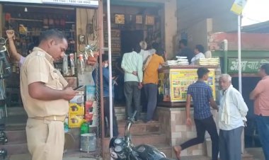 किसान की जेब से पंद्रह हजार रुपए और तीन आधार कार्ड हुए पार, सीसीटीवी कैमरे में क़ैद हुई चोर की तस्वीर
