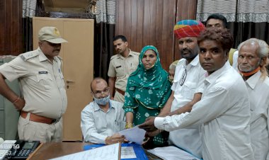 शहर की कच्ची बस्ती का सर्वे कराने के लिए दिया ज्ञापन
