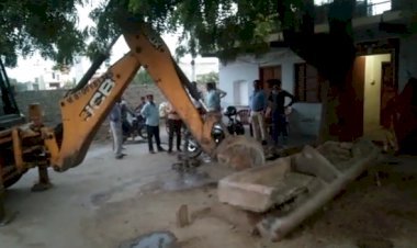 सबलपुरा मौहल्ले में तीस साल से हो रहे अतिक्रमण को नगर पालिका ने हटवाया