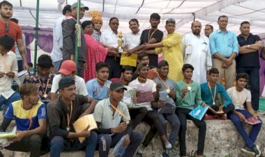 क्रिकेट के 17 वर्ष वर्ग में  मास्टर आदित्येन्द्र स्कूल भरतपुर ने व 19 वर्षीय वर्ग में केएल जोशी स्कूल ड़ीग बने चैंपियन