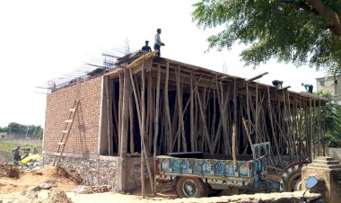 नोटिस देने के बाद भी धड़ल्ले से हो रहा अवैध निर्माण