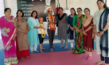 ब्लैक बेल्ट प्राप्त करने वाली सबसे छोटी खिलाड़ी का किया सम्मान