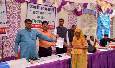 प्रशासन गांव के संग शिविर में पट्टे पाकर के दीनार के वाशिंदों के चेहरे खिले