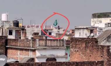 यूपी में 4 लोगो पर पाकिस्तानी झंडा फहराने का आरोप, देशद्रोह का मामला दर्ज