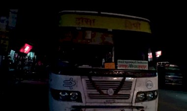 दिन ढलते ही जयपुर गोविंदगढ़ जाने वाली रोडवेज बस से अपाची गाड़ी आगे लगाकर कट्टे की नोक पर सेल्समैन से की 25000 की लूट