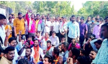 पेट्रोल-डीजल पर वेट कम करने की मांग को लेकर सौंपा ज्ञापन