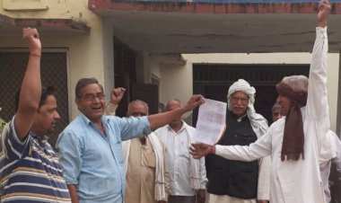 सरकार के जलदाय विभाग के तकनीकी कैडर के पदोन्नति के पदों को समाप्त करने के निर्णय के खिलाफ कर्मचारियों ने किया विरोध प्रदर्शन