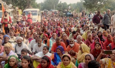 पसोपा में साधु-संतों और पद यात्रियों ने सांकेतिक धरना प्रदर्शन कर की महापंचायत