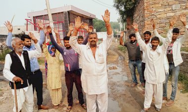 खैराल गांव के वाशिंदे कीचड़ से हो रहे परेशान, जिम्मेदार मौन