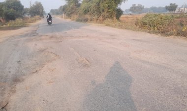 सोडावास मुंडावर मार्ग की हालत खस्ता, 15 किलोमीटर की रोड में हजारो गड्ढे, राहगीर परेशान
