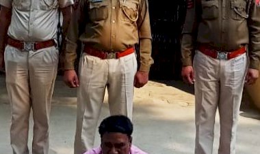 अवैध रूप से शराब बेचने के आरोप में एक गिरफ्तार, नकदी व शराब जप्त