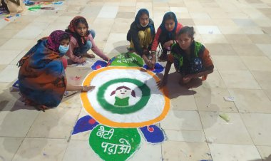 बाल अधिकारों पर बालिकाओं ने बनाई रंगोली