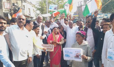 मकराना में कांग्रेसियों ने महंगाई के खिलाफ निकाली प्रभात फेरी, केंद्र सरकार के खिलाफ की जमकर नारेबाजी