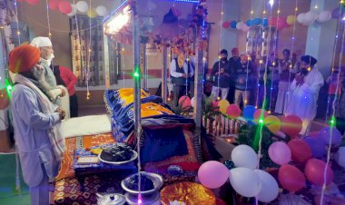 गुरुनानक जयंती के अवसर पर अखंड पाठ और लंगर का हुआ आयोजन