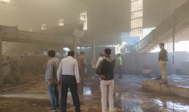 दया कोटन मील मे लगी आग, दमकलों ने भारी मशक्कत के बाद 2 घंटे में पाया आग पर काबू