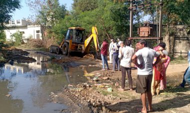 एसडीएम के निर्देश पर बर्डोद-बेरापुर लिंक रोड पर नाला निर्माण के लिए खुदाई कार्य शुरू