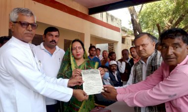 प्रशासन गांव के संग अभियान में सिनसिनी में 601 पट्टे किए वितरित