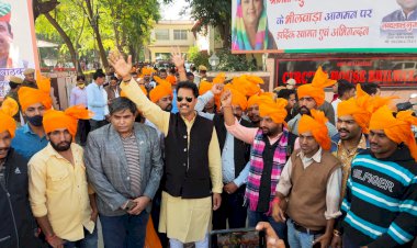 राष्ट्रीय राजपूत करणी सेना के सदस्यों द्वारा पूर्व मुख्यमंत्री राजे का किया भव्य स्वागत