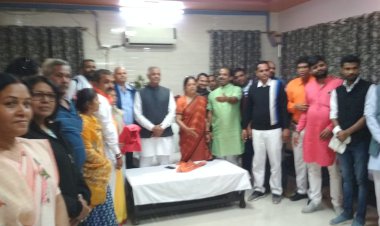 नगर परिषद के भाजपा व भाजपा समर्थक पार्षदों से मिली राजे, मिडिया से भी बनाये रखी दूरी