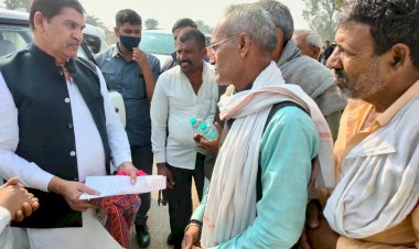 पंचायत राज्य मंत्री रमेश मीना को ज्ञापन सौंपा