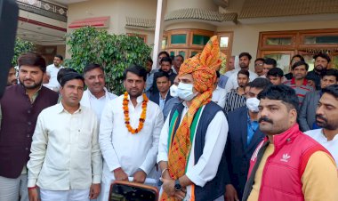 कांग्रेस प्रदेश सचिव ललित यादव के आवास पर निजी कार्यक्रम में शिरकत करने पहुंचे पूर्व उपमुख्यमंत्री