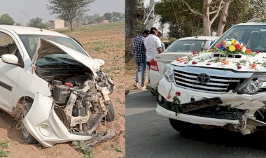 दो कारों की आमने सामने की भिडंत में कार के उड़े परखच्चे