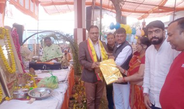 उपखण्ड अधिकारी को बाल राम प्रतिमा की भेंट कर किया सम्मानित