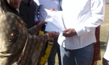 ट्रस्ट के कार्यकर्ताओं ने राज्य मंत्री गुढा को मुख्यमंत्री के नाम सौपा ज्ञापन