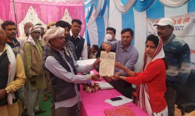 प्रशासन गांव के संग और मुख्यमंत्री चिरंजीवी स्वास्थ शिविर में 150 पट्टे वितरित, 398 लोगो को मिला उपचार