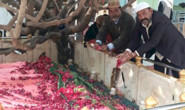 गैसावत के कांग्रेस जिलाध्यक्ष नियुक्त होने पर चादर पेश की