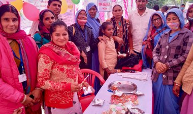 प्रशासन गांव के संग अभियान में बेटी का केक काटकर दिया बेटी बचाओं-बेटी पढ़ाओं का संदेश