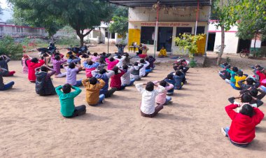 आयुष्मान भारत योजना अन्तर्गत माध्यमिक विद्यालय में कराया योगाभ्यास