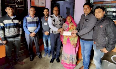 प्रधानमंत्री जीवन ज्योति योजना के तहत बैंक ने मृतक जमाकर्ता की पत्नी को दी दो लाख रुपये की सहायता राशि