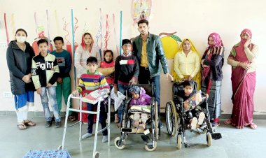 दिव्यांग बच्चो को गर्म वस्त्र बाँटकर मनाया जन्मदिन