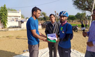 मां भारती के वीर सपूत के घर पहुंचकर तिरंगा सौंपने आया चौहान