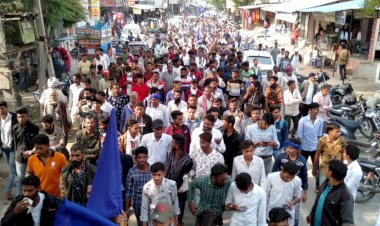 मानव श्रृंखला बनाकर असामाजिक तत्वों के खिलाफ सख्त कार्रवाई को लेकर एकत्रित हुआ मेघवाल समाज