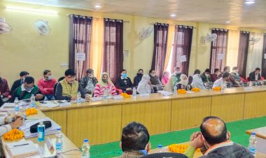 समीक्षा बैठक में पंचायत समिति सदस्यों ने अधिकारियों की लापरवाही पर जताया रोष