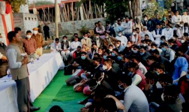 कोरोना महावैक्सीनेशन अभियान के लिए जिला कलेक्टर ने ली अधिकारियों की महाबैठक