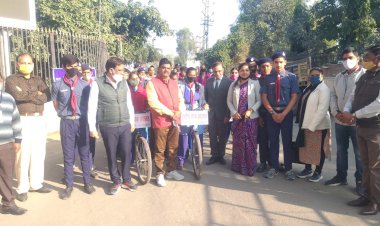 लोक अदालत जागरूकता हेतु साइकिल रैली निकाली