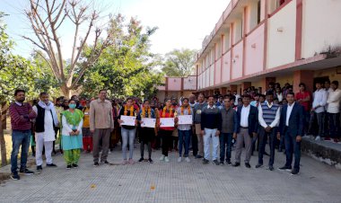 राजकीय स्नातकोत्तर महाविद्यालय थानागाजी की बेडमिंटन गर्ल्स टीम बनी विश्व विद्यालय चैम्पियन