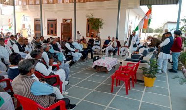 विधायक बाबूलाल बैरवा के आवास पर महारैली के लेकर हुई बैठक