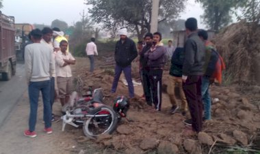 तेज रफ्तार की पिकअप गाड़ी ने बाइक को मारी टक्कर, दो लोग गंभीर घायल